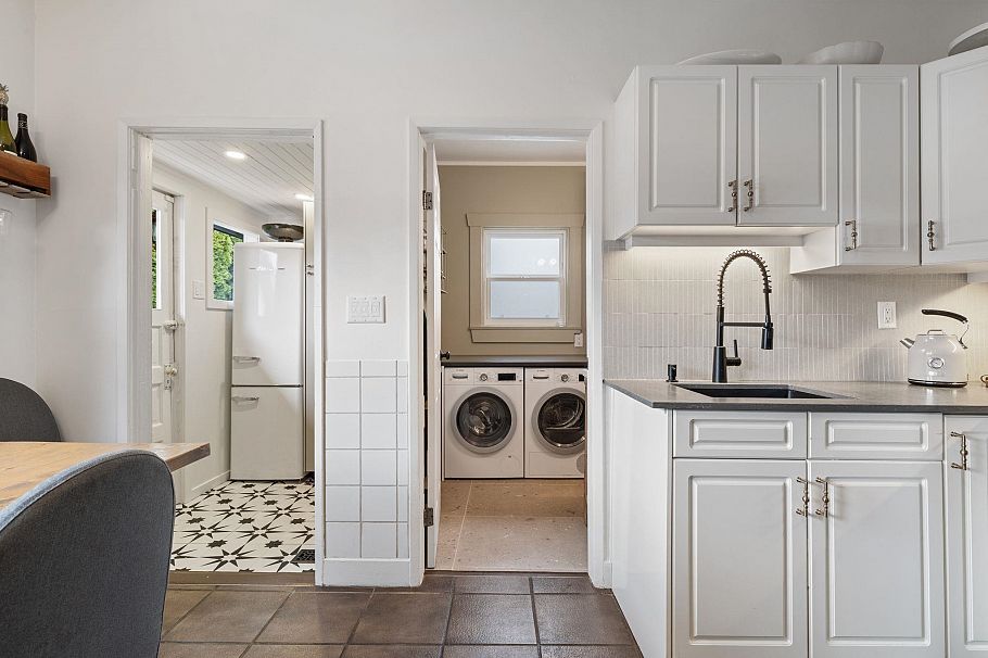 737-745 St. Andrews Avenue North Vancouver, BC - 9