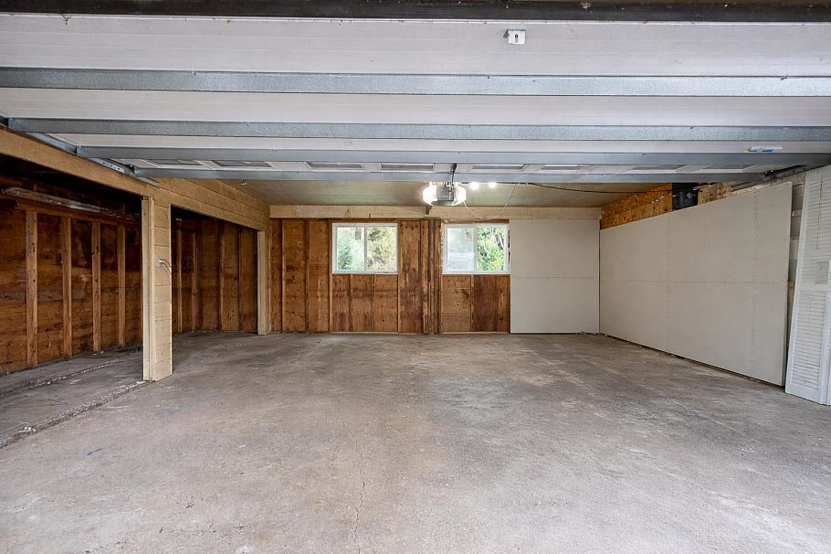 1440 Mountain Highway North Vancouver, BC - 35