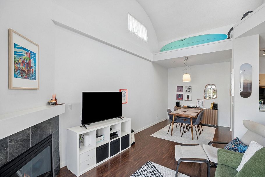 409 3768 Hastings Street Burnaby, BC - 1