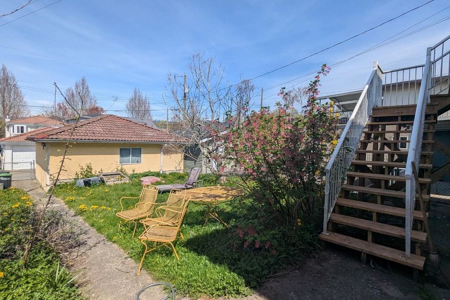 3061 Parker Street Vancouver, BC - 16