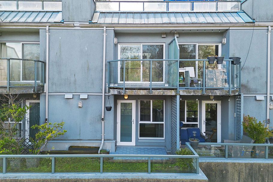 3 1355 W 4th Avenue Vancouver, BC - 1