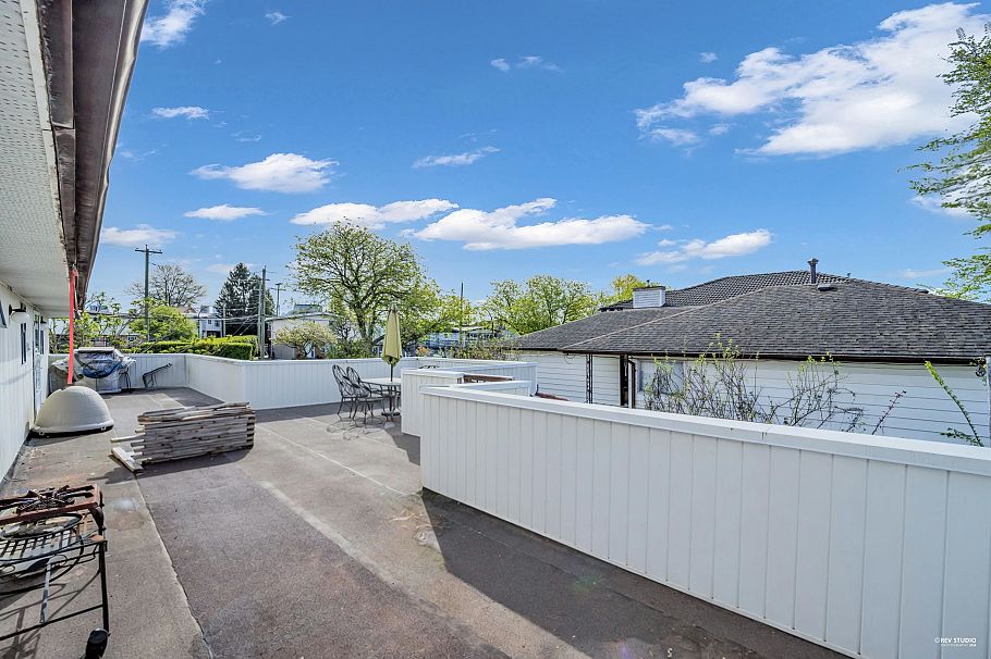 3088 School Avenue Vancouver, BC - 17