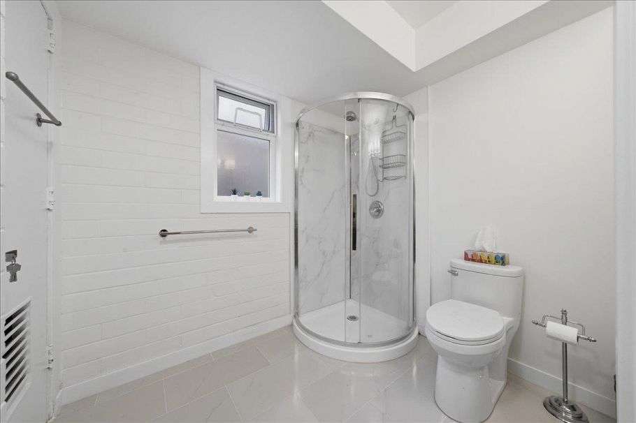 840 E 38th Avenue Vancouver, BC - 30