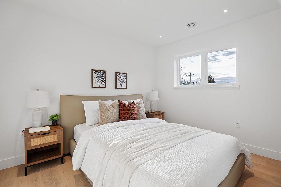 2 2130 E 2 Avenue Vancouver, BC - 7