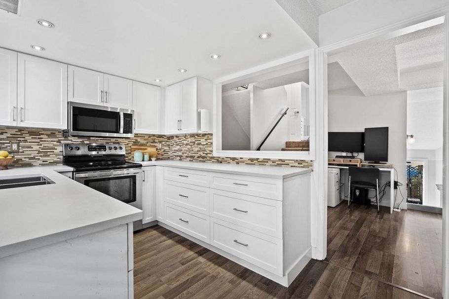 26 230 W 15th Street North Vancouver, BC - 17