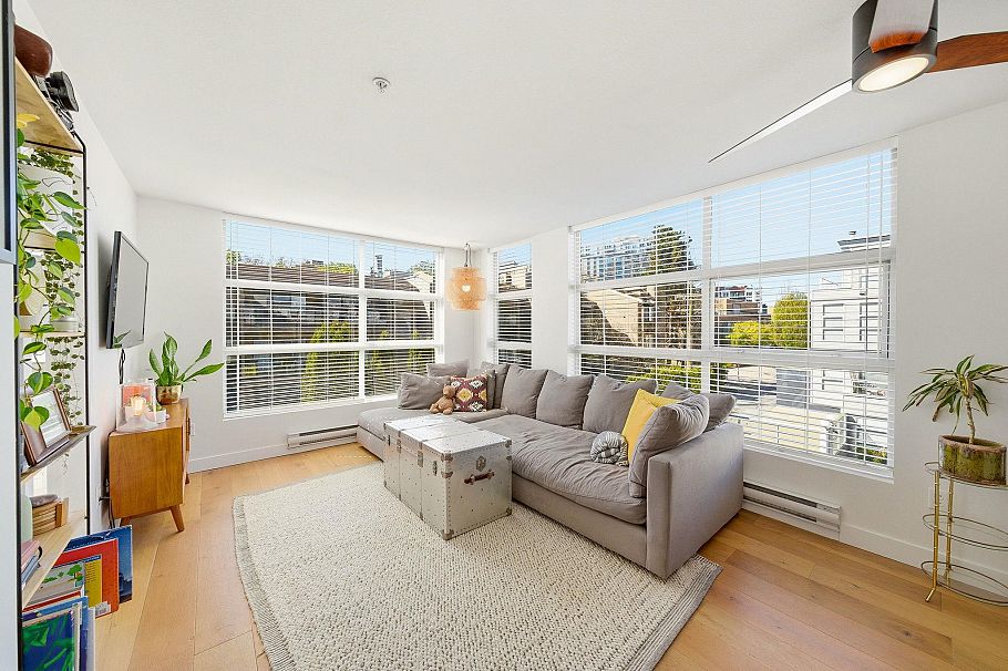 309 418 E Broadway Vancouver, BC - 2