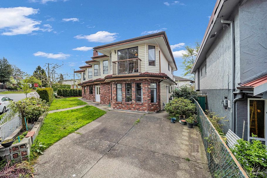 3088 School Avenue Vancouver, BC - 4