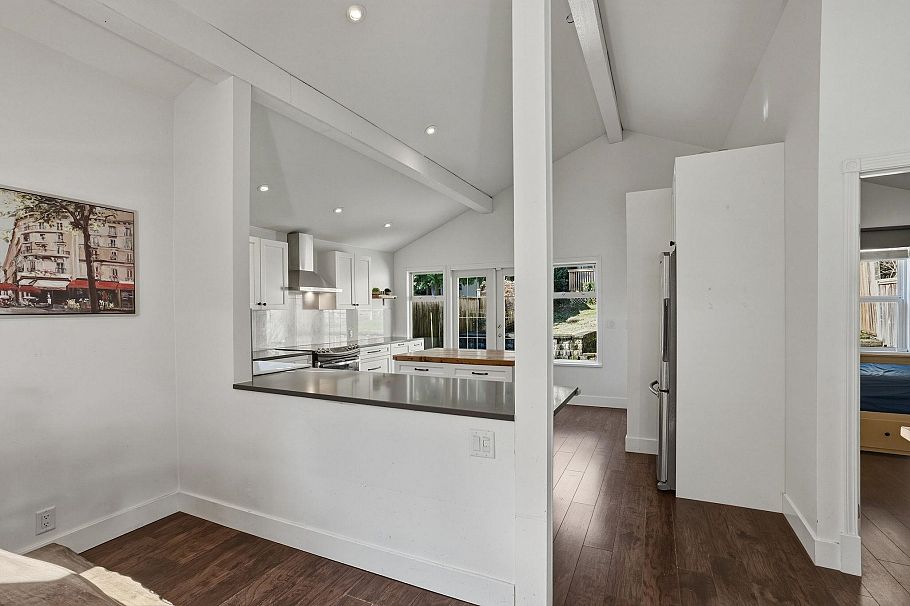 3015 Royal Avenue North Vancouver, BC - 9