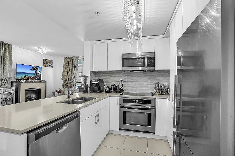 802 158 W 13th Street North Vancouver, BC - 17