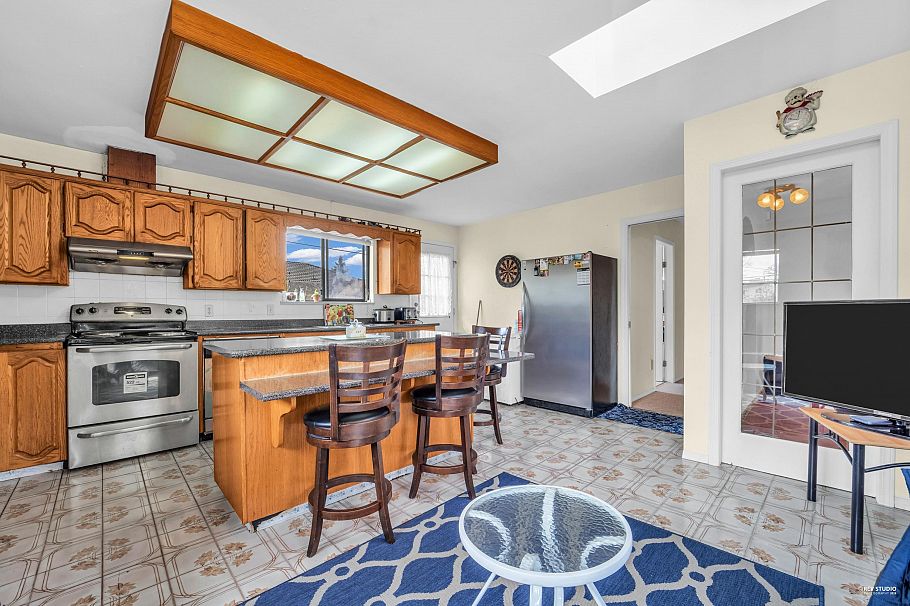 3088 School Avenue Vancouver, BC - 9