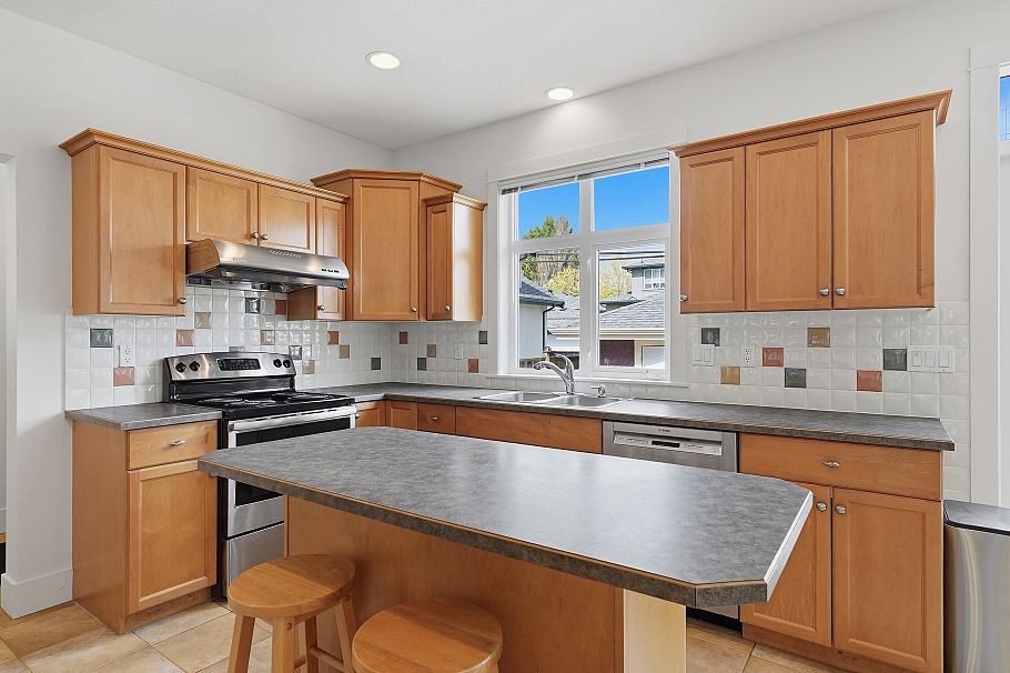 2761 E 53rd Avenue Vancouver, BC - 9