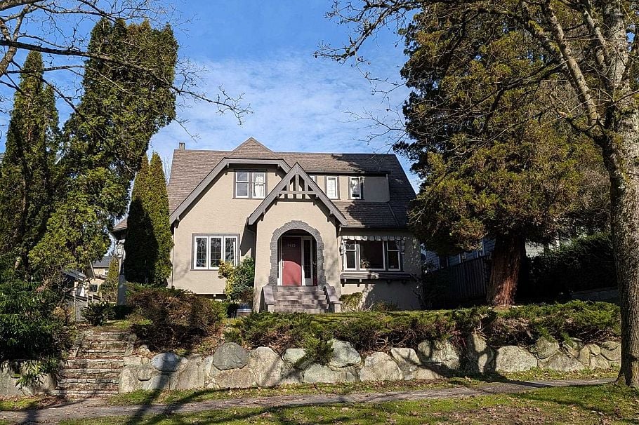 3425 W 33rd Avenue Vancouver, BC - 1