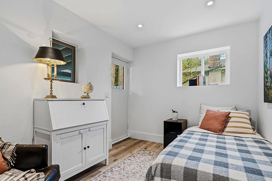 1335 Ridgewood Drive North Vancouver, BC - 32