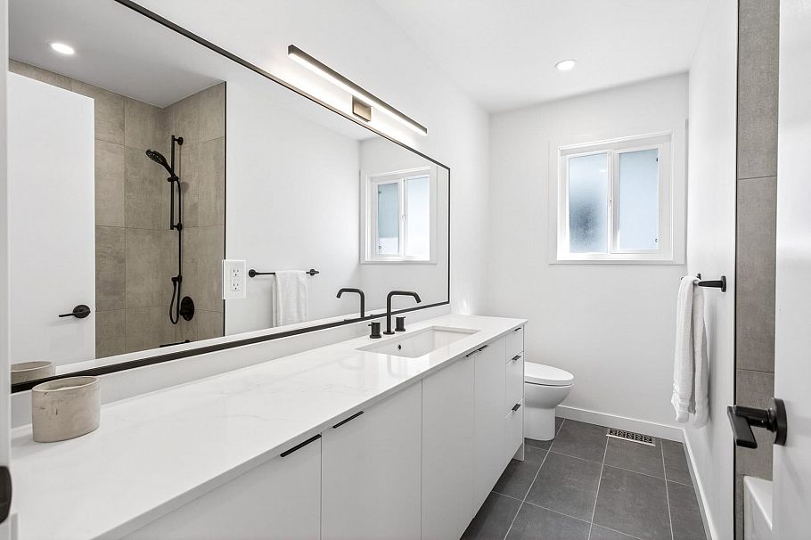 2085 Waverley Avenue Vancouver, BC - 21