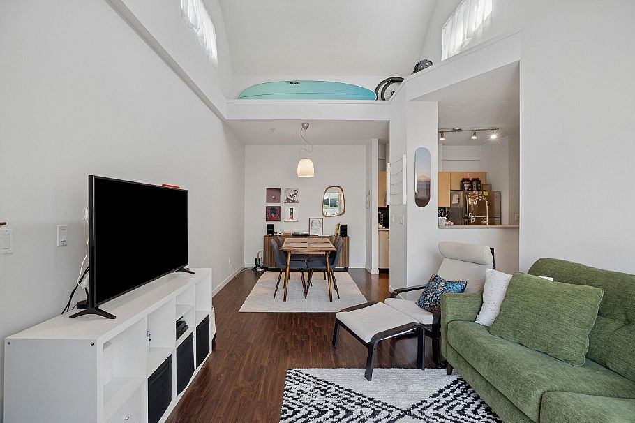 409 3768 Hastings Street Burnaby, BC - 2