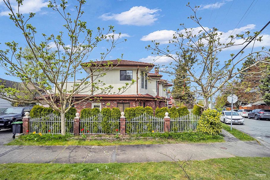 3088 School Avenue Vancouver, BC - 38