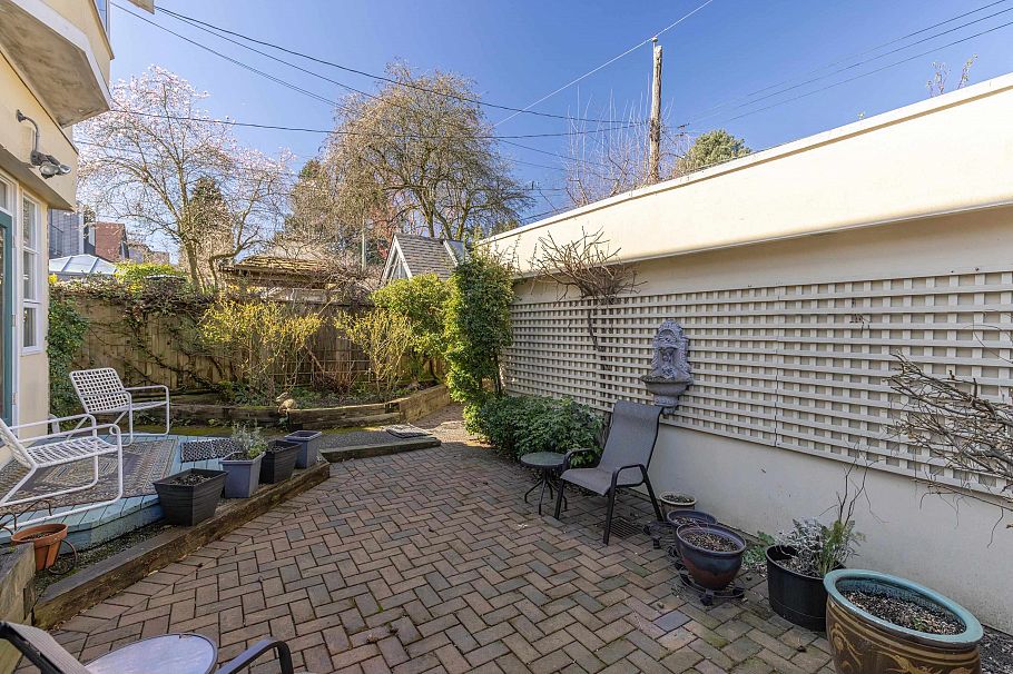 4367 W 15th Avenue Vancouver, BC - 35