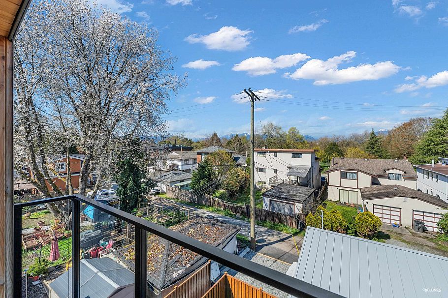 2 2091 E 20th Avenue Vancouver, BC - 27