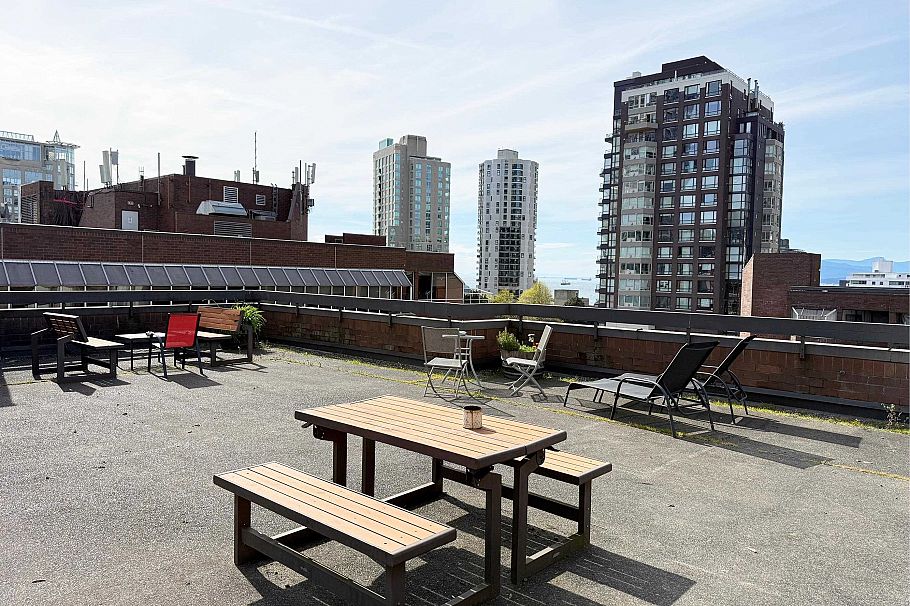 713 1333 Hornby Street Vancouver, BC - 3