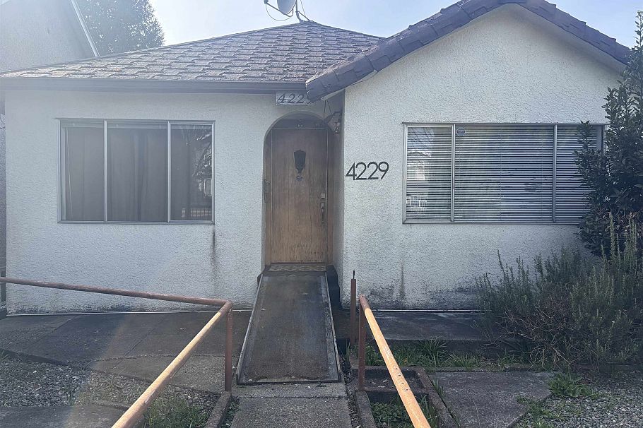 4229 Victoria Drive Vancouver, BC - 1