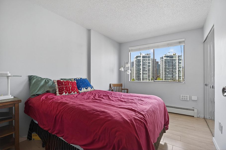 1105 701 W Victoria Park North Vancouver, BC - 25