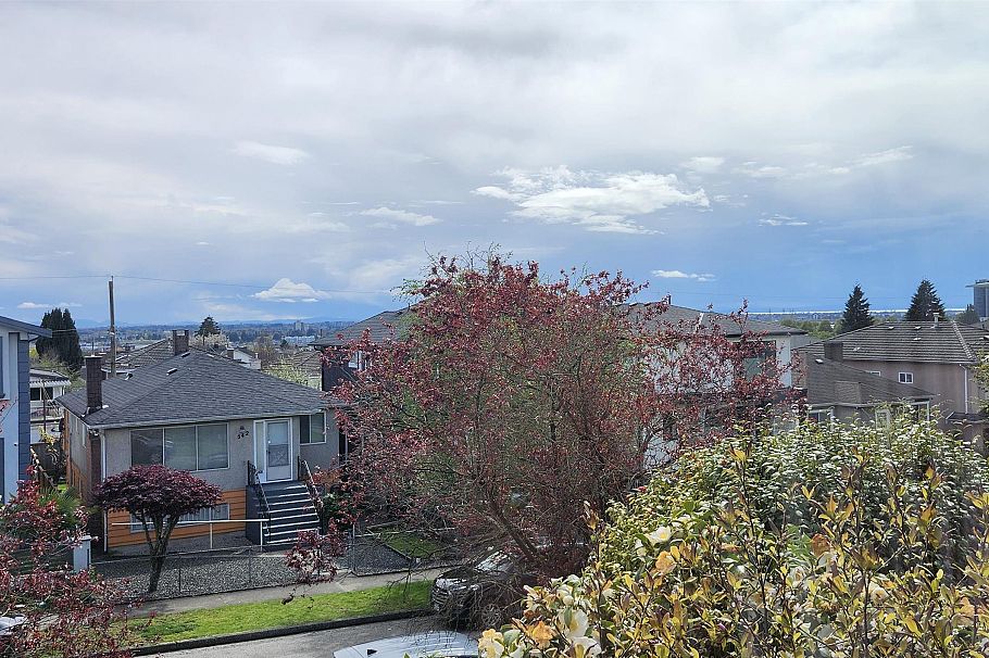 549 E 56th Avenue Vancouver, BC - 2