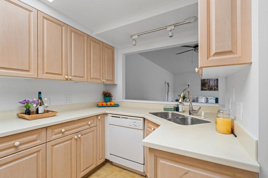 106 4900 Cartier Street Vancouver, BC - 13