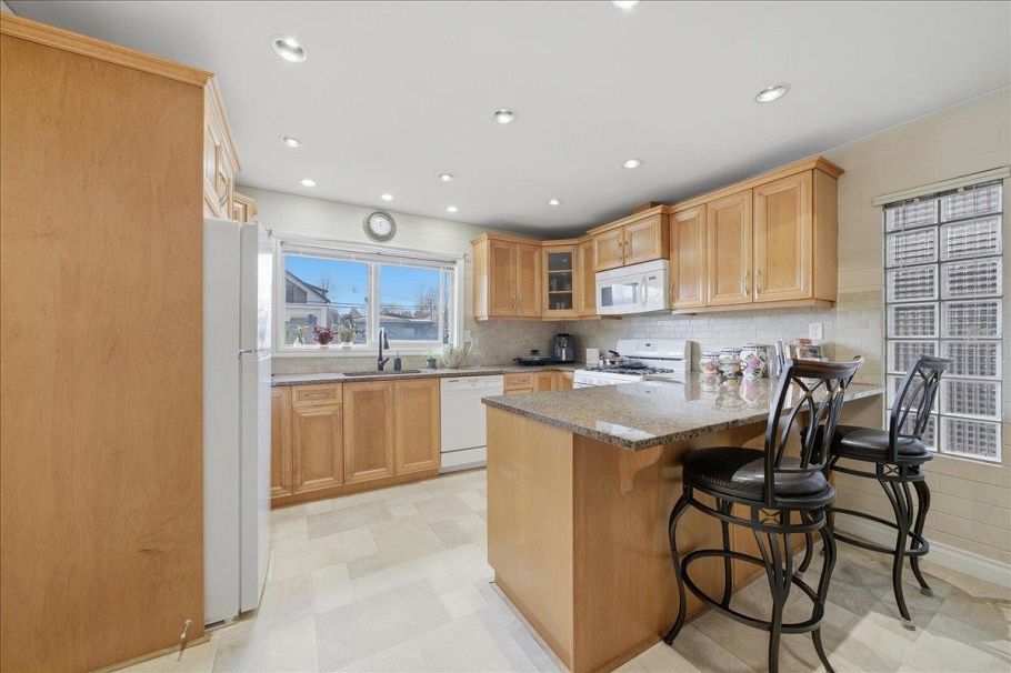 840 E 38th Avenue Vancouver, BC - 9