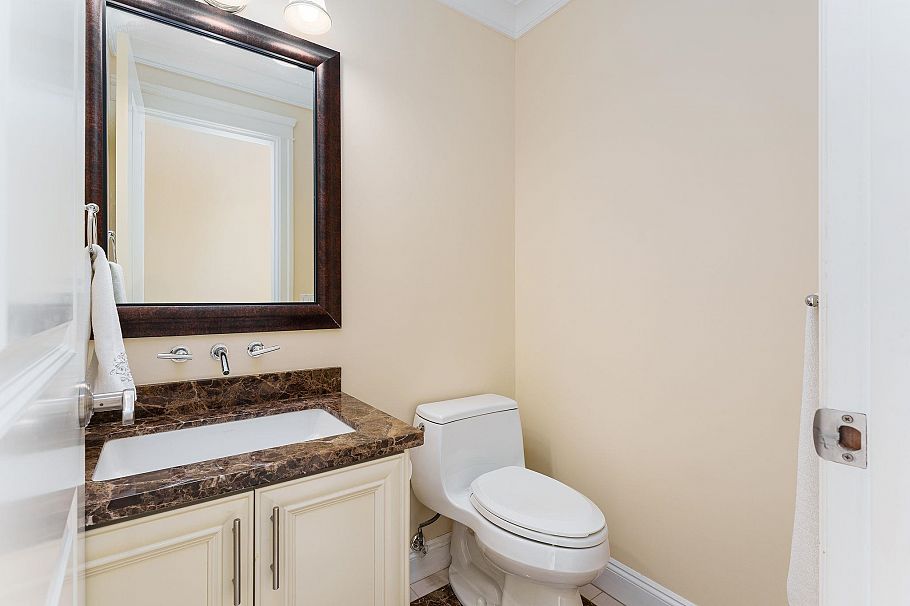 617 E 52nd Avenue Vancouver, BC - 8