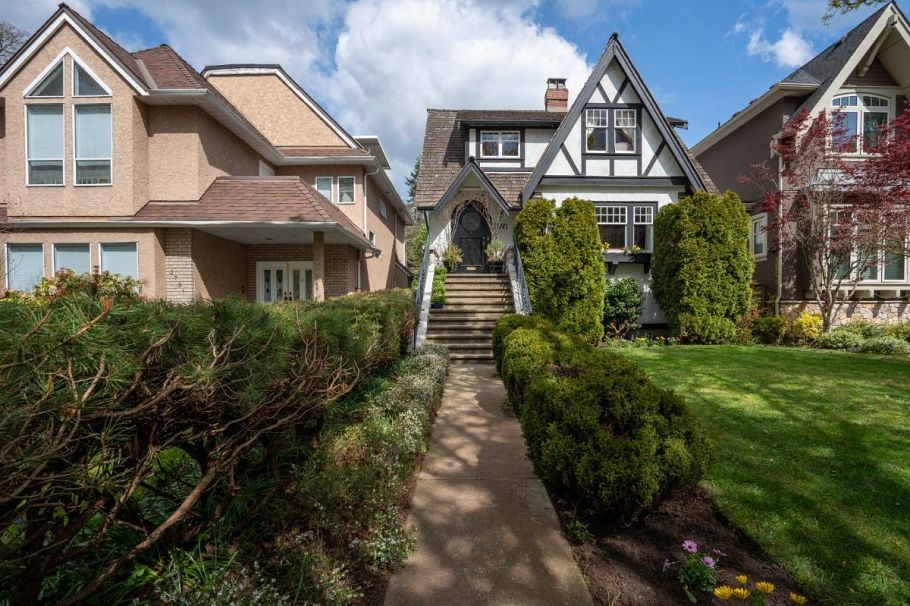 3771 W 31st Avenue Vancouver, BC - 31