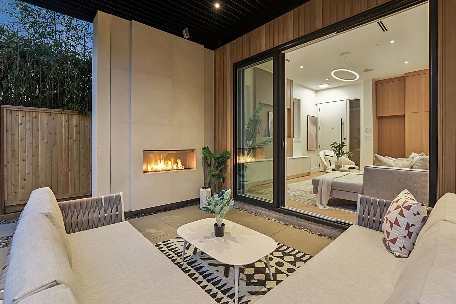 2 2130 E 2 Avenue Vancouver, BC - 2