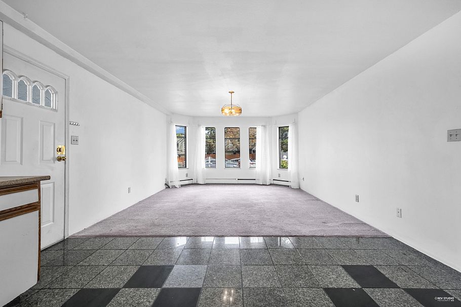 3088 School Avenue Vancouver, BC - 30