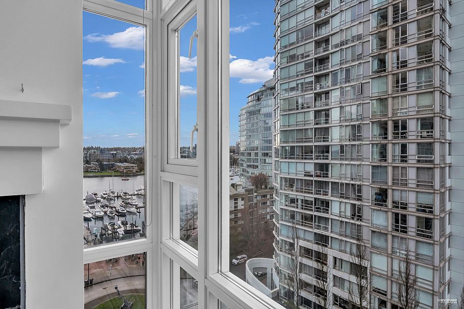 1506 1199 Marinaside Crescent Vancouver, BC - 12