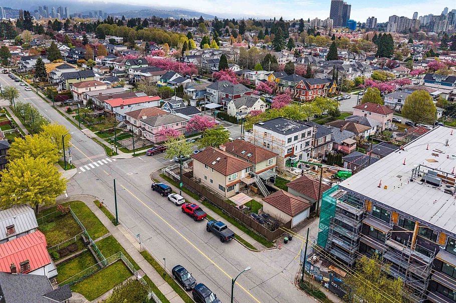 2808 Horley Street Vancouver, BC - 30