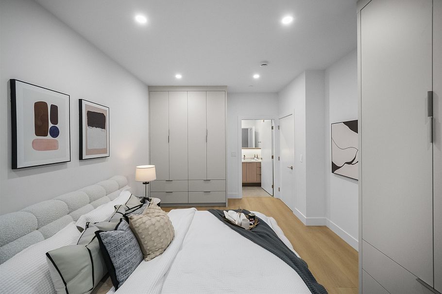 2 3623 Triumph Street Vancouver, BC - 18