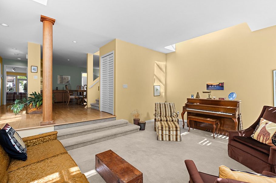 4367 W 15th Avenue Vancouver, BC - 1