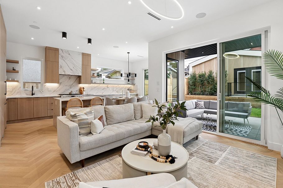 2 2130 E 2 Avenue Vancouver, BC - 4