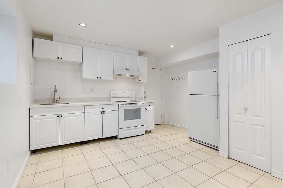 2085 Waverley Avenue Vancouver, BC - 30