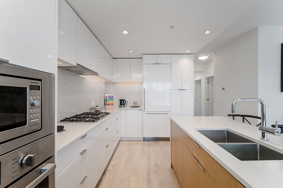 PH2 7988 Yukon Street Vancouver, BC - 17