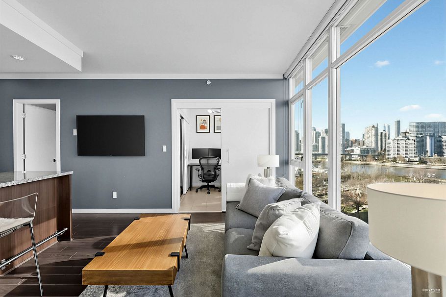 909 1708 Columbia Street Vancouver, BC - 2