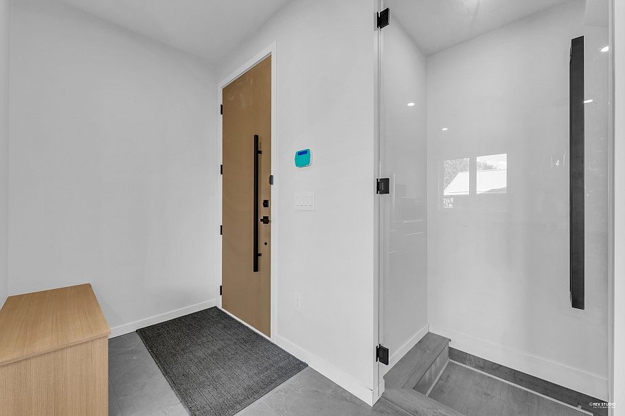 2 2091 E 20th Avenue Vancouver, BC - 3