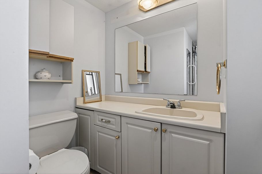 1105 701 W Victoria Park North Vancouver, BC - 33