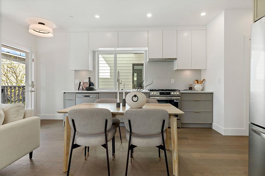 1 328 W 14th Street North Vancouver, BC - 5