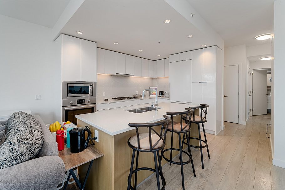 PH2 7988 Yukon Street Vancouver, BC - 18