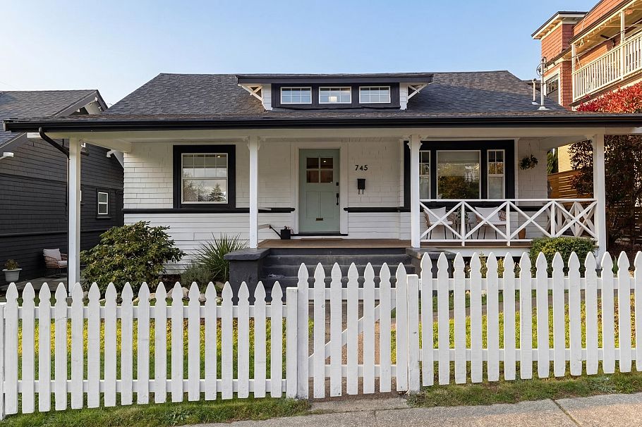 737-745 St. Andrews Avenue North Vancouver, BC - 2