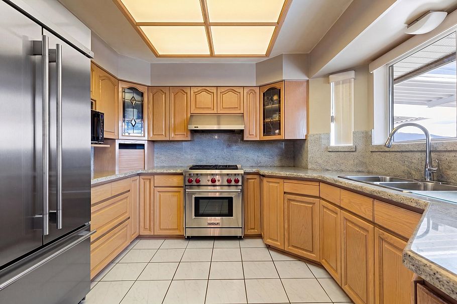 547 Tempe Crescent North Vancouver, BC - 4