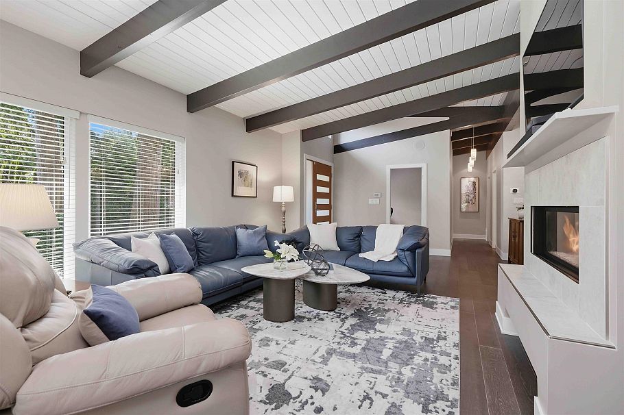 672 E St James Road North Vancouver, BC - 16