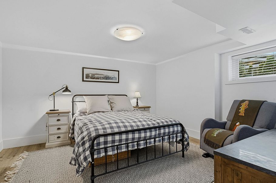 1335 Ridgewood Drive North Vancouver, BC - 34