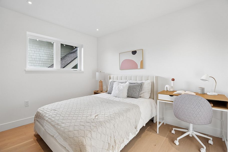 2 2130 E 2 Avenue Vancouver, BC - 19