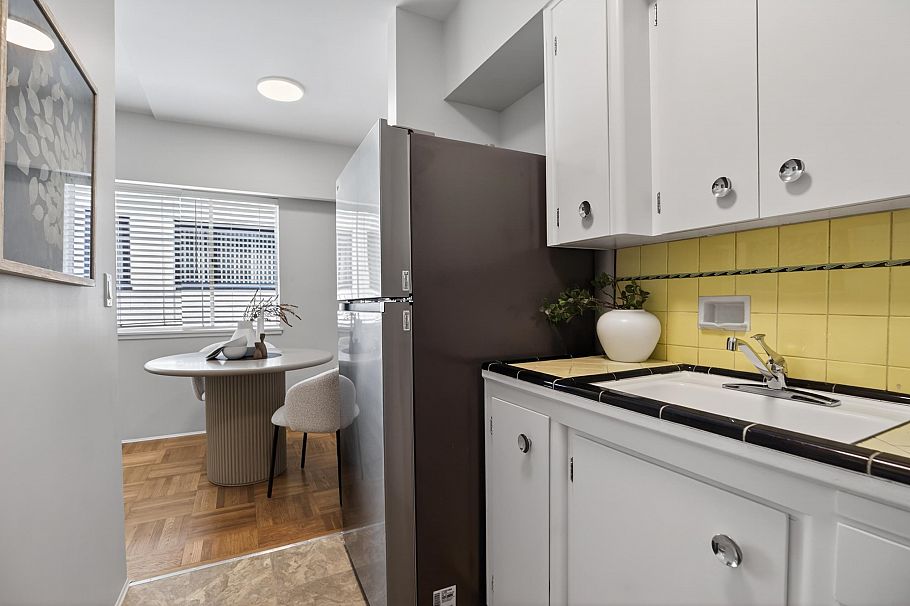 207 1879 Barclay Street Vancouver, BC - 16